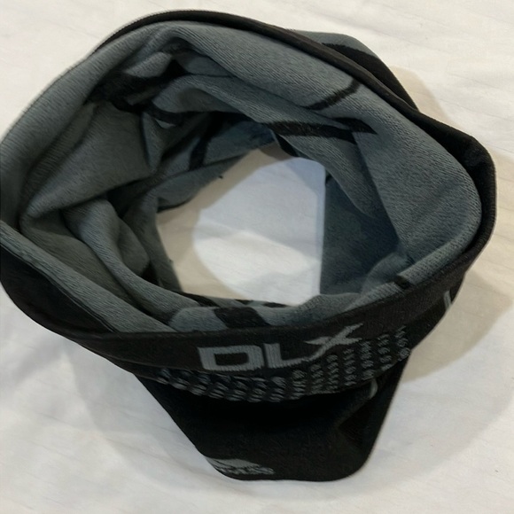 DLX Tresspass Turpin neck Black and Gray ventilated Neck warmer / tube /Gaiter - Picture 3 of 14
